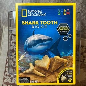 National Geographic Blue and Yellow Shark Tooth Kit